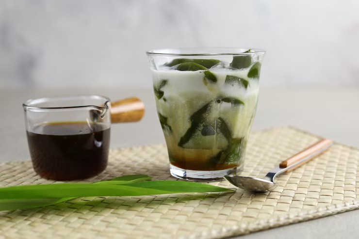 cincau hijau untuk pencernaan, manfaat cincau hijau, cara membuat cincau hijau, cincau diabetes, serat alami untuk sembelit, cincau aman untuk ibu menyusui, herbal pengontrol gula darah, tanaman pelancar pencernaan, minuman sehat tradisional, cincau segar